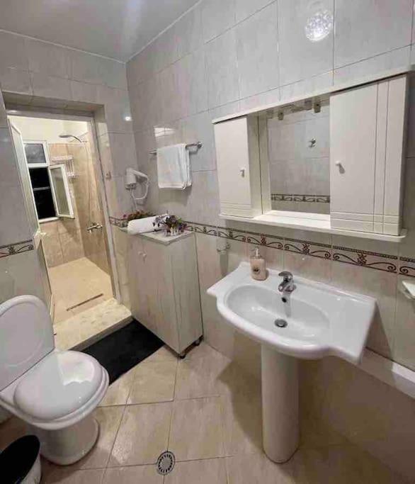 Nice Central Apartment In Tirana City Eksteriør billede